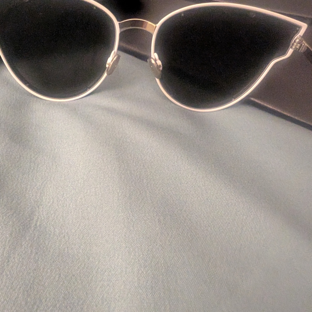 Dior Silver Cat-Eye Sunglasses Modern Design - Picture 7 of 7